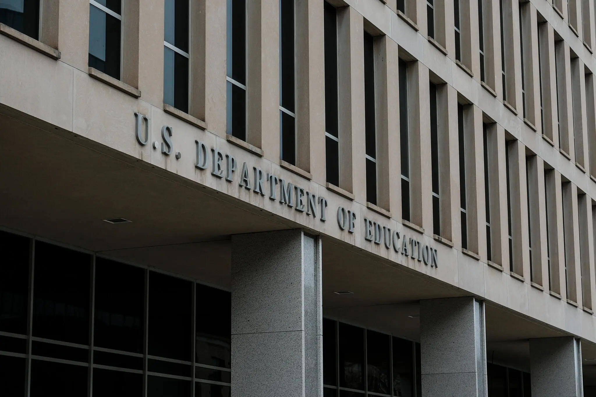 Чому лайфхак з TikTok не знищить студентський кредит: експертна думка та реальні наслідки